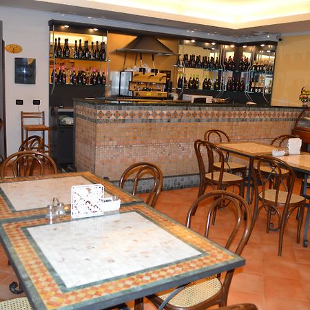 Hotel Neapolis Kültér fotó