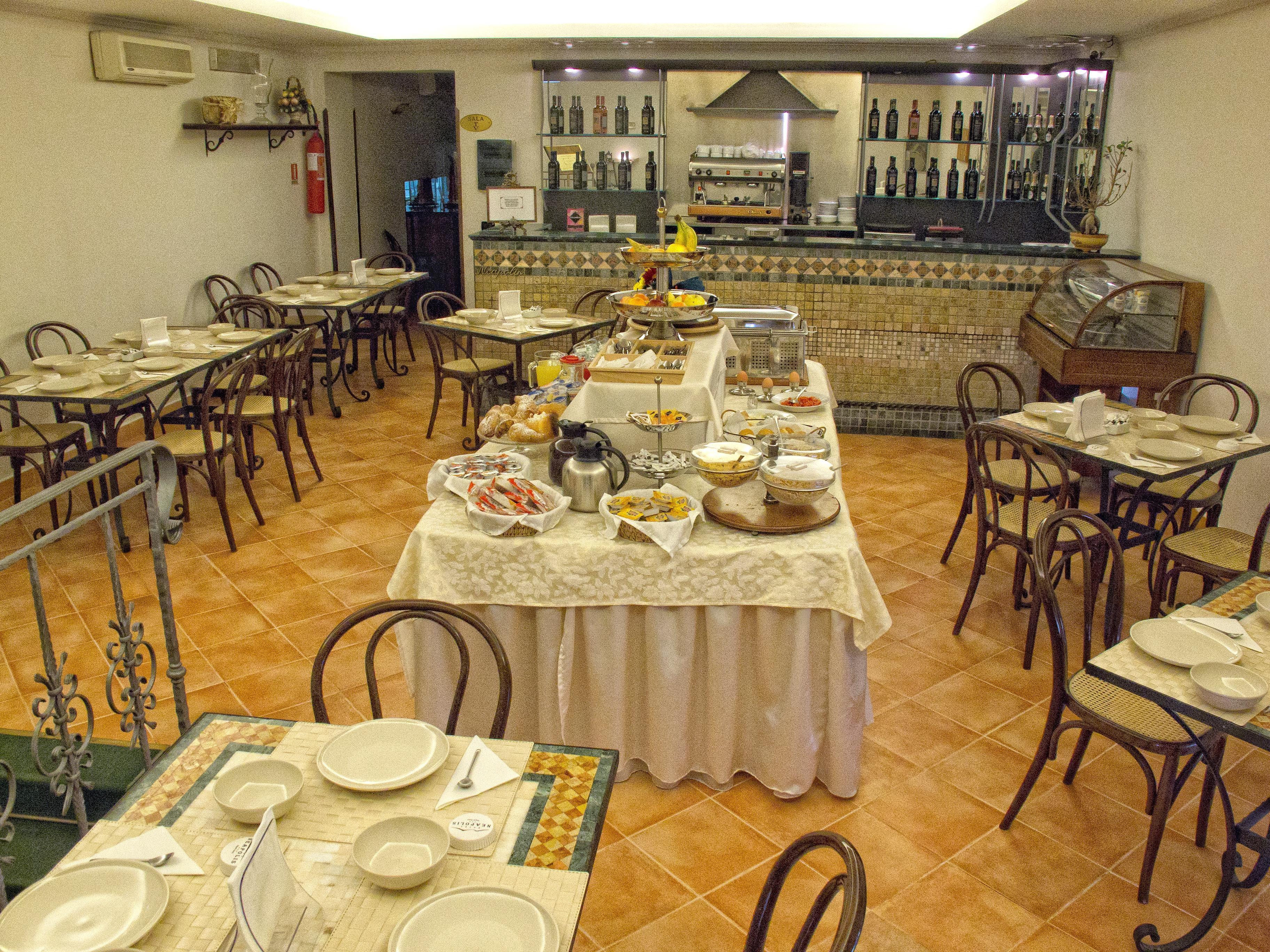 Hotel Neapolis Kültér fotó